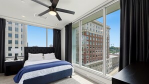 3 bedrooms, desk, iron/ironing board, travel crib - Penthouse @ 175 LEX -Walk to Rupp Arena on Main St (Lexington)