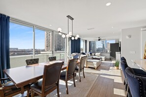 Dining - Penthouse @ 175 LEX -Walk to Rupp Arena on Main St (Lexington)