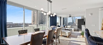 Penthouse @ 175 LEX -Walk to Rupp Arena on Main St