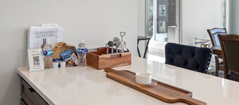 Penthouse @ 175 LEX -Walk to Rupp Arena on Main St