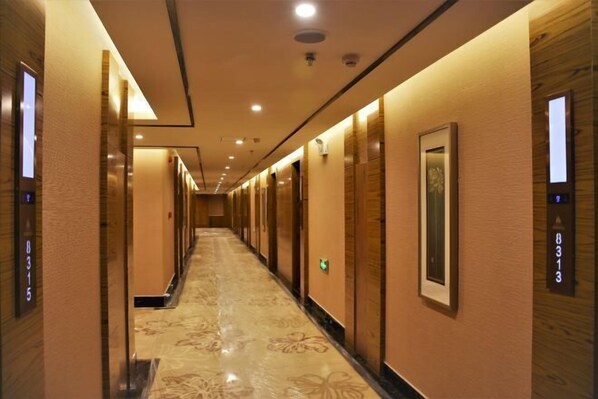 المنشأة من الداخل