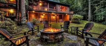 Directly on Big Creek/Hot Tub/Game Room/Outdoor Living Space/ Remote/True Cabin
