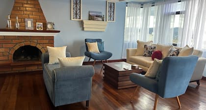 Cozy Apartment, Wood/fireplace, close to City