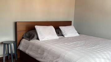 2 bedrooms, in-room safe, desk, iron/ironing board