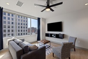 Smart TV - 175 LEX - Spacious Two Bedroom! Walkable Downtown! (Lexington)