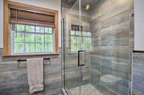 Wildflower Lotus Farm a Luxurious 5bd Home w/ Pool, Firepit and more