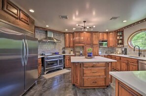 Fridge, microwave, oven, stovetop - Wildflower Lotus Farm a Luxurious 5bd Home w/ Pool, Firepit and more (Gardiner)