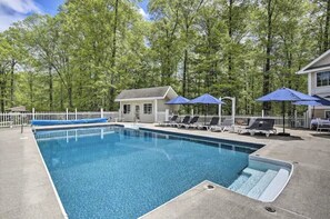 Outdoor pool - Wildflower Lotus Farm a Luxurious 5bd Home w/ Pool, Firepit and more (Gardiner)
