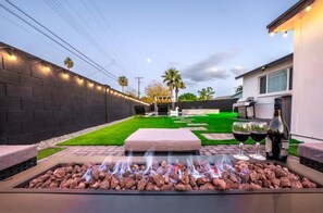 Property grounds - Diamond Desert Gem: Heated Pool & Spa Oasis, 5 min from Old Town Scottsdale! (Scottsdale)