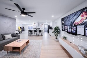 智能电视、电子游戏