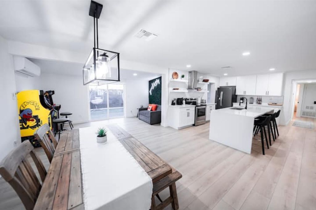 冰箱、微波炉、烤箱、炉灶