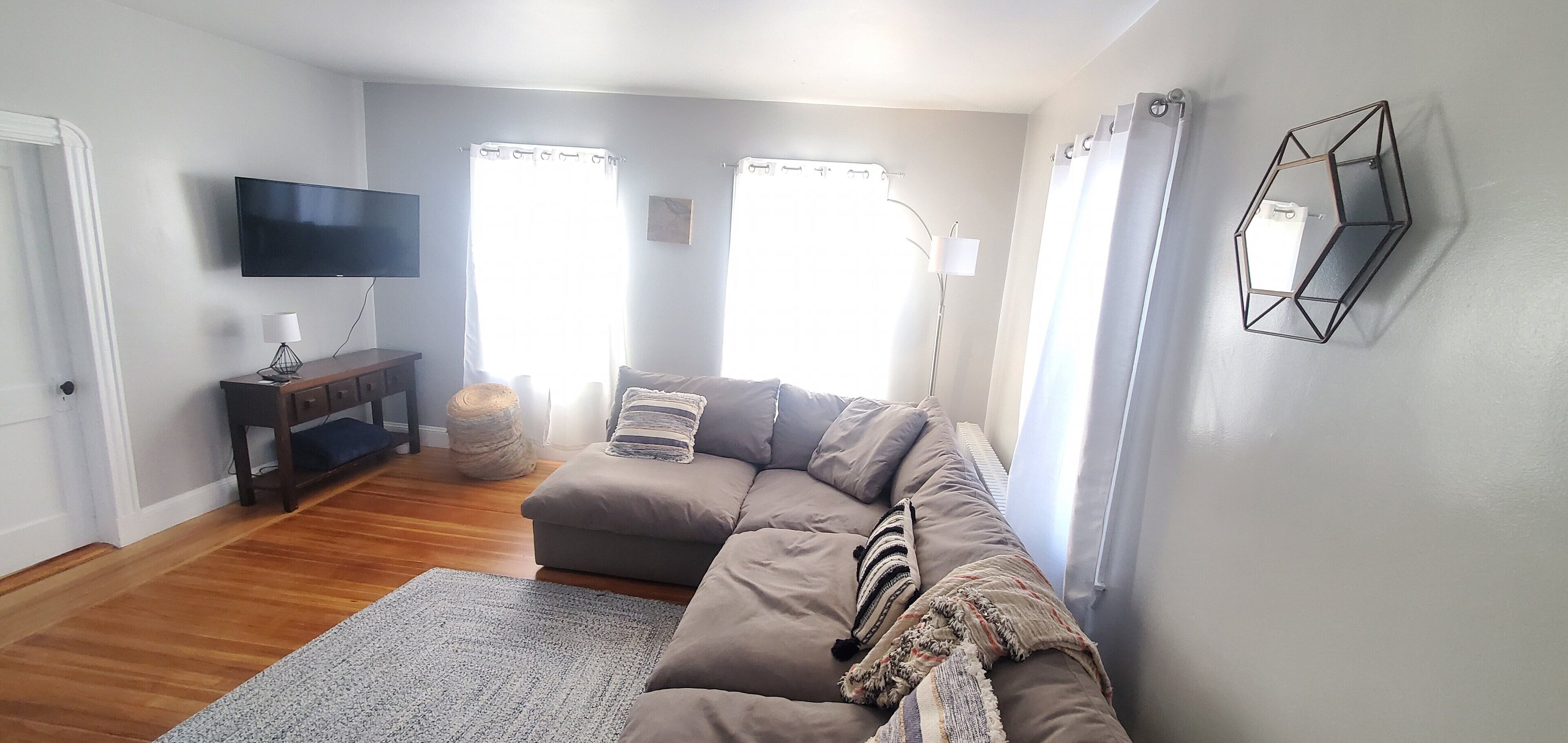 Downtown living 2 bed 3rd fl