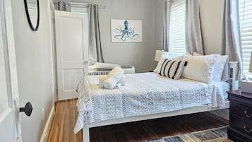 3 bedrooms, iron/ironing board, free WiFi, bed sheets