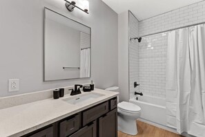 Hair dryer, towels - 175 LEX - Quiet Loft Near Rupp Arena & Restaurants (Lexington)