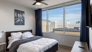 1 bedroom, iron/ironing board, travel crib, WiFi (free) - 175 LEX - Quiet Loft Near Rupp Arena & Restaurants (Lexington)
