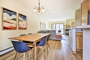 Dining - Winter Park Townhome w/ Hot Tub, Ski Shuttle! (Winter Park)