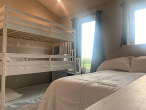 3 habitaciones, caja de seguridad en la habitación y escritorio 