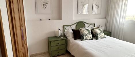 2 slaapkamers, een bureau, geluiddichte muren