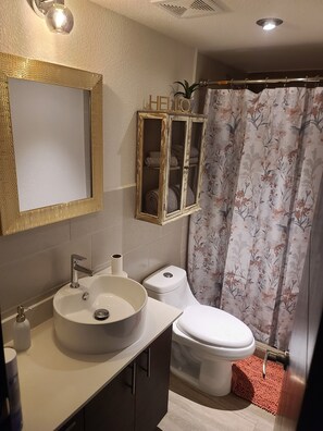 Handtücher, Seife, Toilettenpapier