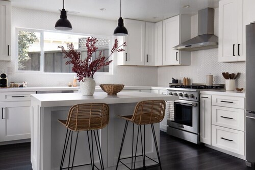 Modern Coastal Home|Central Location|Private Patio