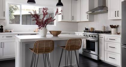 Modern Coastal Home|Central Location|Private Patio