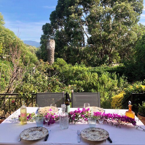 Villa with large garden in Saint-Florent center