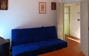 TV - Pet friendly apartment (Vignale Monferrato)