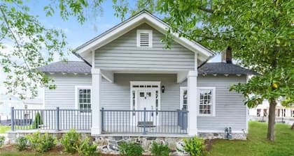 Bright historic home w/ yard & central to explore