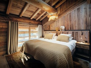 6 bedrooms, iron/ironing board, WiFi, bed sheets