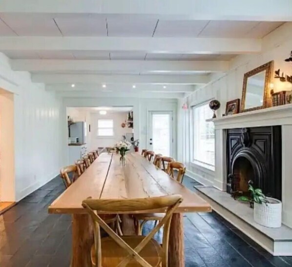 Dining - Magnolia Inn - January 2026 special. 3,000.00 for a 4 week stay! (Columbia)