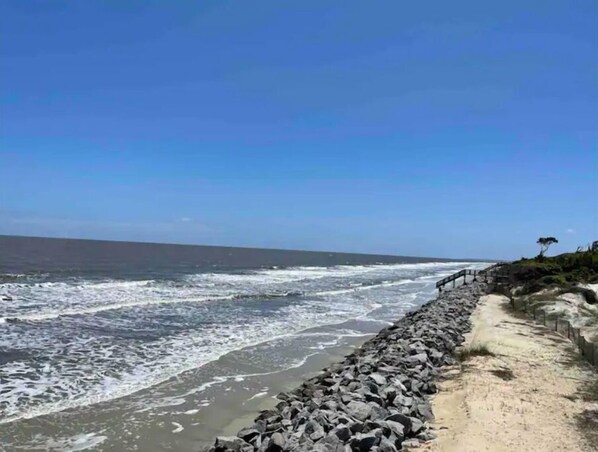 Playa en los alrededores y toallas de playa 