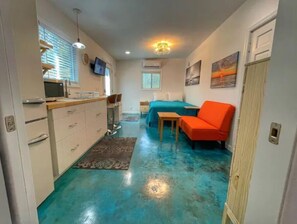 5 bedrooms, desk, free WiFi, bed sheets