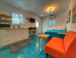5 bedrooms, desk, free WiFi, bed sheets