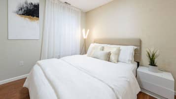 Luxury House | 3 bedrooms, premium bedding, down comforters, memory foam beds