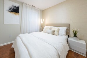 Luxury House | 3 bedrooms, premium bedding, down comforters, memory foam beds - Modern Luxury Home near NYC FreeParking (Newark)
