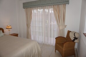 2 bedrooms, iron/ironing board, free WiFi, bed sheets - Homely luxury villa within private gardens. Great for golfers- (San Miguel de Abona)