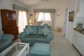 Smart TV - Homely luxury villa within private gardens. Great for golfers- (San Miguel de Abona)