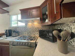 Fridge, microwave, oven, coffee/tea maker