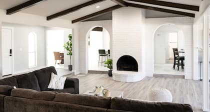 6MIN TO WILL ROGERS AIRPORT | HOT TUB | GAME ROOM | POOL TABLE
