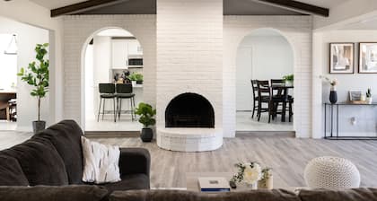 6MIN TO WILL ROGERS AIRPORT | HOT TUB | GAME ROOM | POOL TABLE