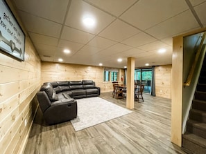 Interior - Thunder Hill Retreat - Spacious/Deck/Hot tub (Lincoln University)