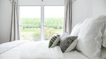 3 Schlafzimmer, Schreibtisch, Bügeleisen/Bügelbrett, WLAN