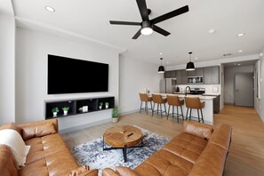 Smart TV - 175 LEX - Two Bedroom Condo, Walkable Downtown! (Lexington)