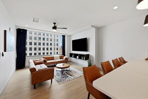 Smart TV - 175 LEX - Two Bedroom Condo, Walkable Downtown! (Lexington)