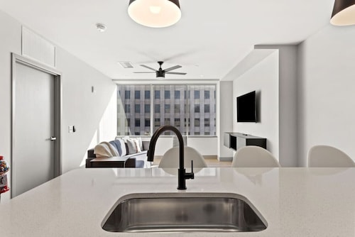 175 LEX - Two Bedroom Condo, Walkable Downtown!