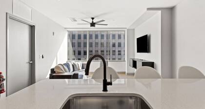 175 LEX - Two Bedroom Condo, Walkable Downtown!