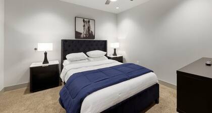 175 LEX - Two Bedroom Condo, Walkable Downtown!
