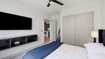 2 bedrooms, desk, iron/ironing board, travel cot