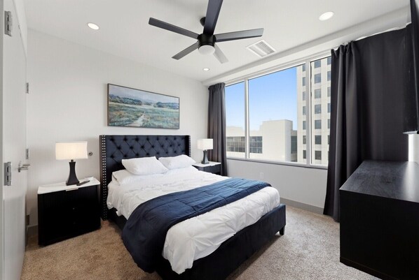 2 bedrooms, desk, iron/ironing board, travel crib - 175 LEX - Two Bedroom Condo, Walkable Downtown! (Lexington)