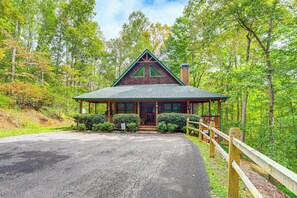Exterior - Hot Tub & Hikes: Dahlonega Cabin - 4 Mi to Town! (Dahlonega)